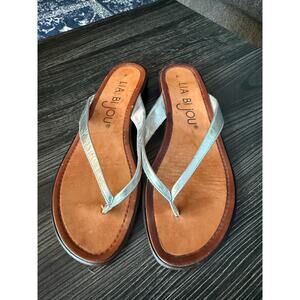 6/$25 Lia Bijou Silver and Brown Flip Flops Sz. 8